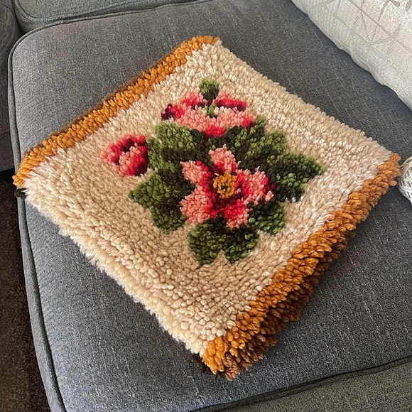 Vintage floral latch hook shag - Picture 3 of 6